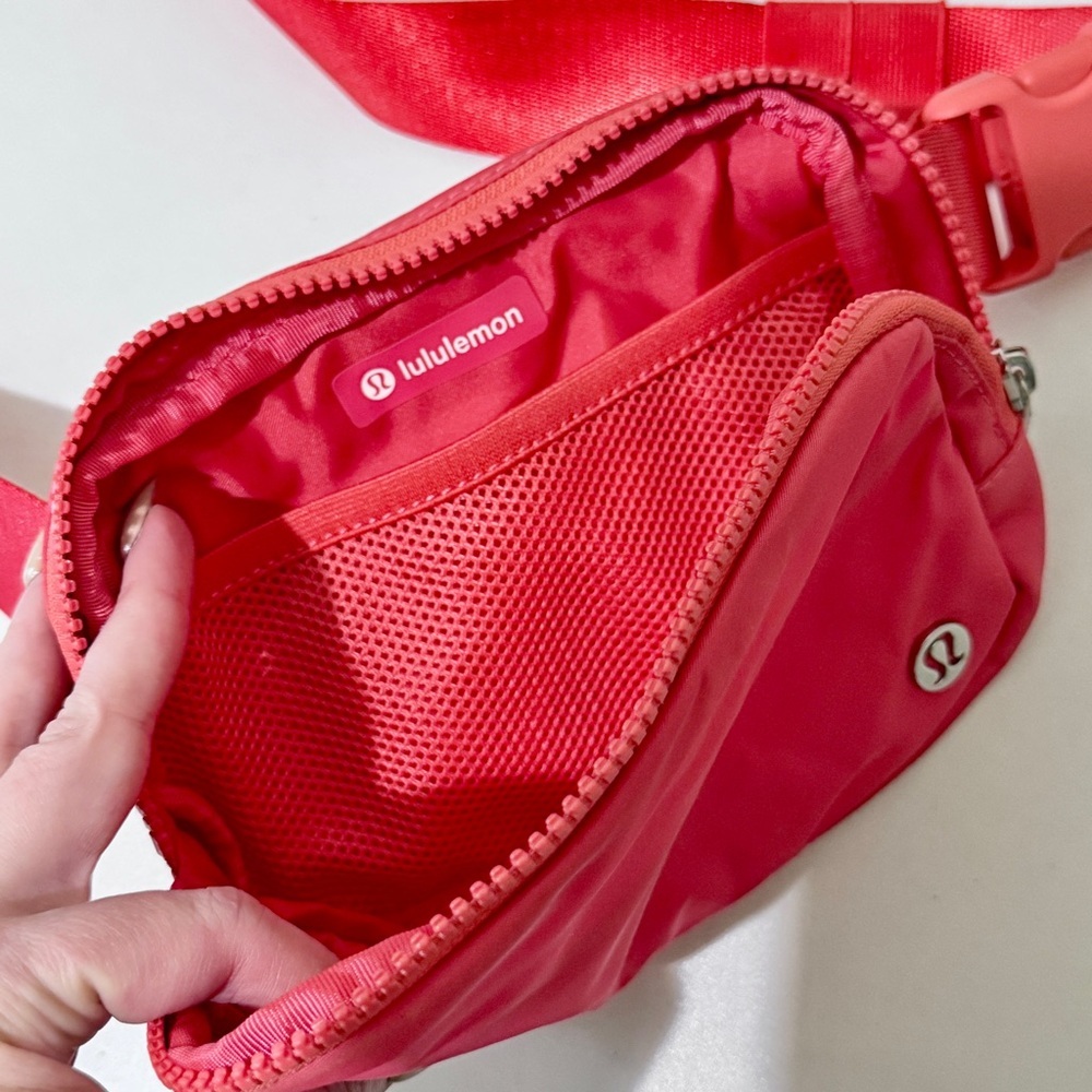 Lululemon Everywhere Raspberry Belt Bag - Picture 7 of 7